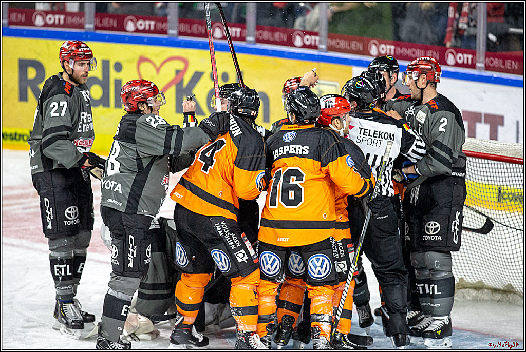 DEL; Koelner Haie - Grizzlys Wolfsburg, 26.12.2018